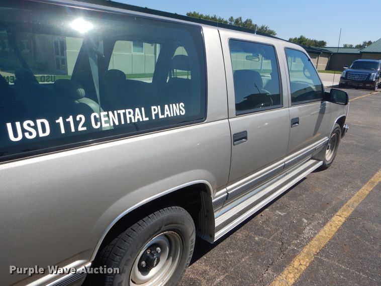 image for item GH9740 1999 Chevrolet Suburban C1500 SUV
