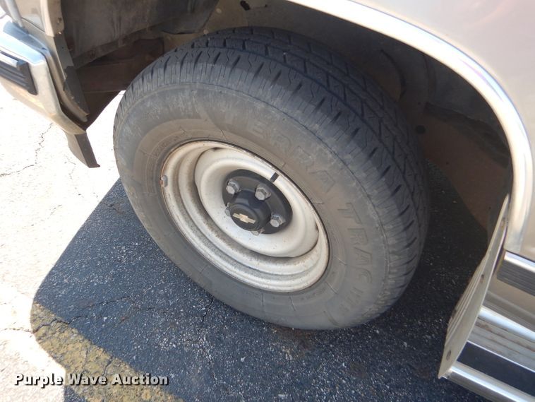 image for item GH9740 1999 Chevrolet Suburban C1500 SUV