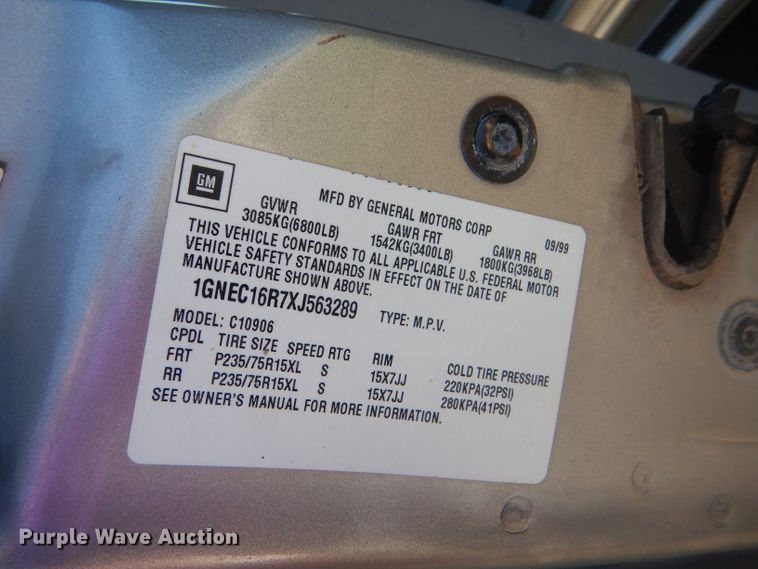 image for item GH9740 1999 Chevrolet Suburban C1500 SUV