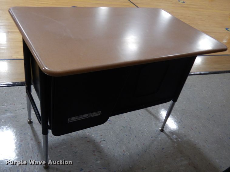 image for item GI9282 Approximately 50 school desks