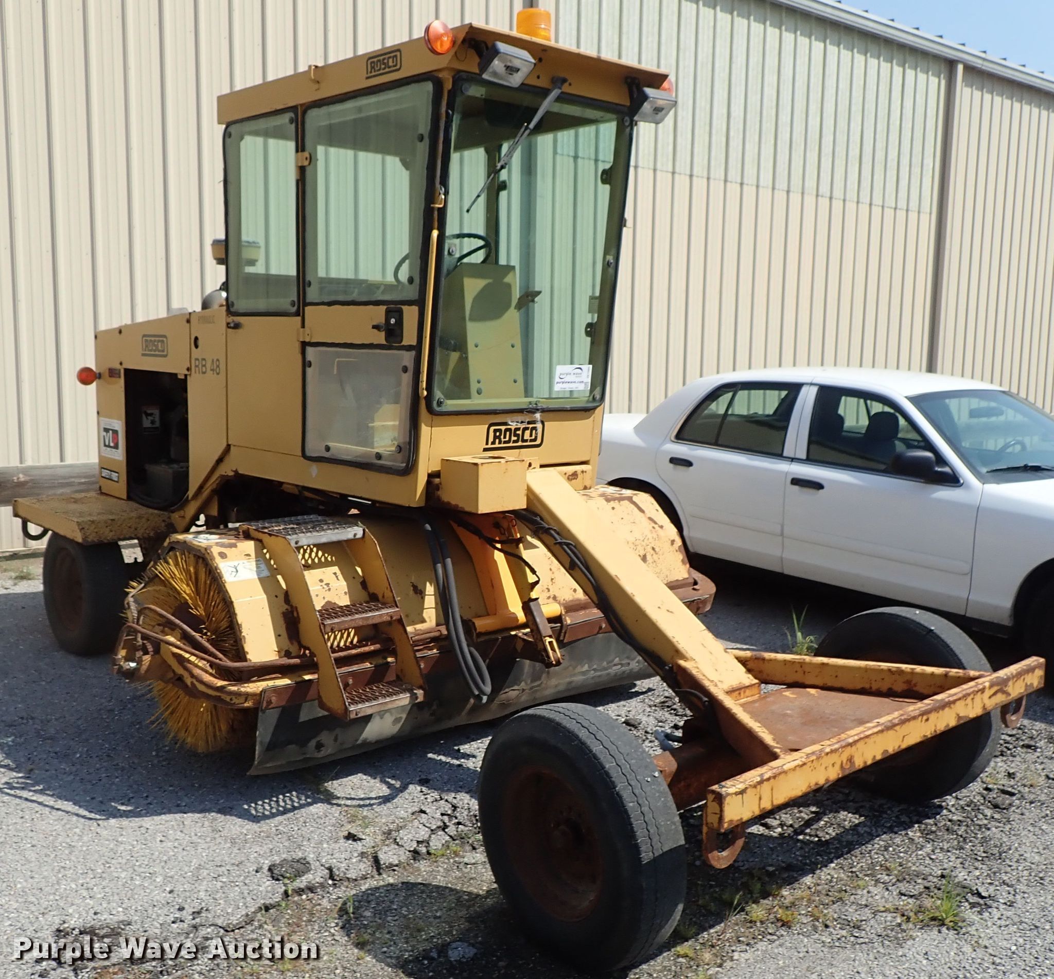 Rosco RB48 broom in Hutchinson, KS Item DE1005 sold Purple Wave