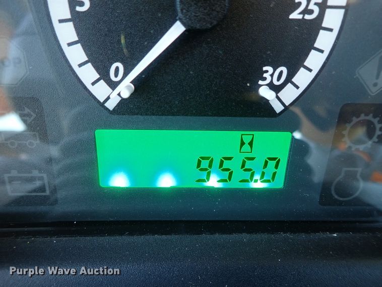 image for item DE0989 2014 John Deere 6105D MFWD tractor