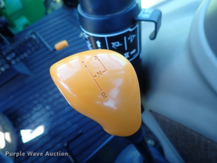 image for item DE0989 2014 John Deere 6105D MFWD tractor