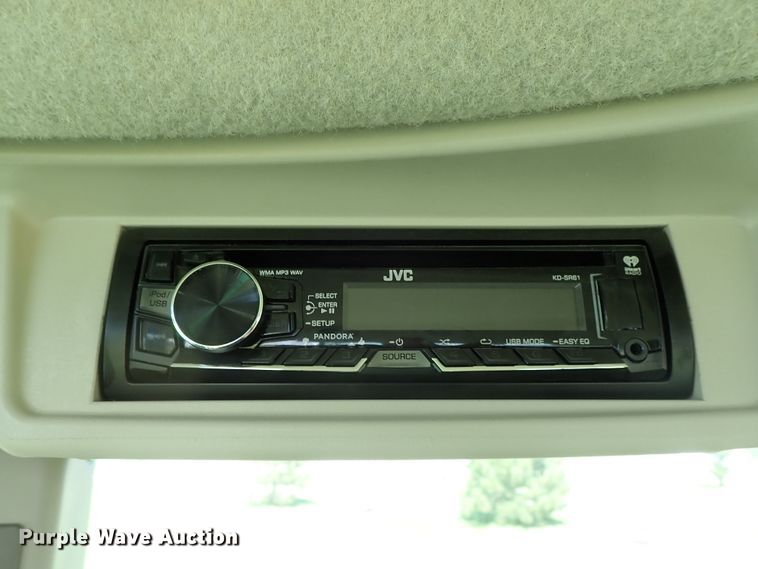 image for item DE0989 2014 John Deere 6105D MFWD tractor