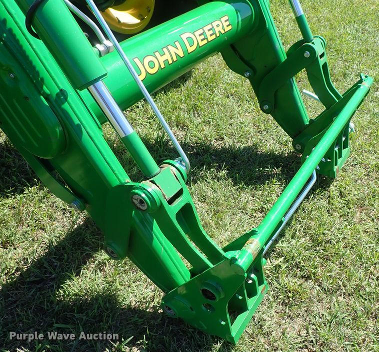 image for item DE0989 2014 John Deere 6105D MFWD tractor