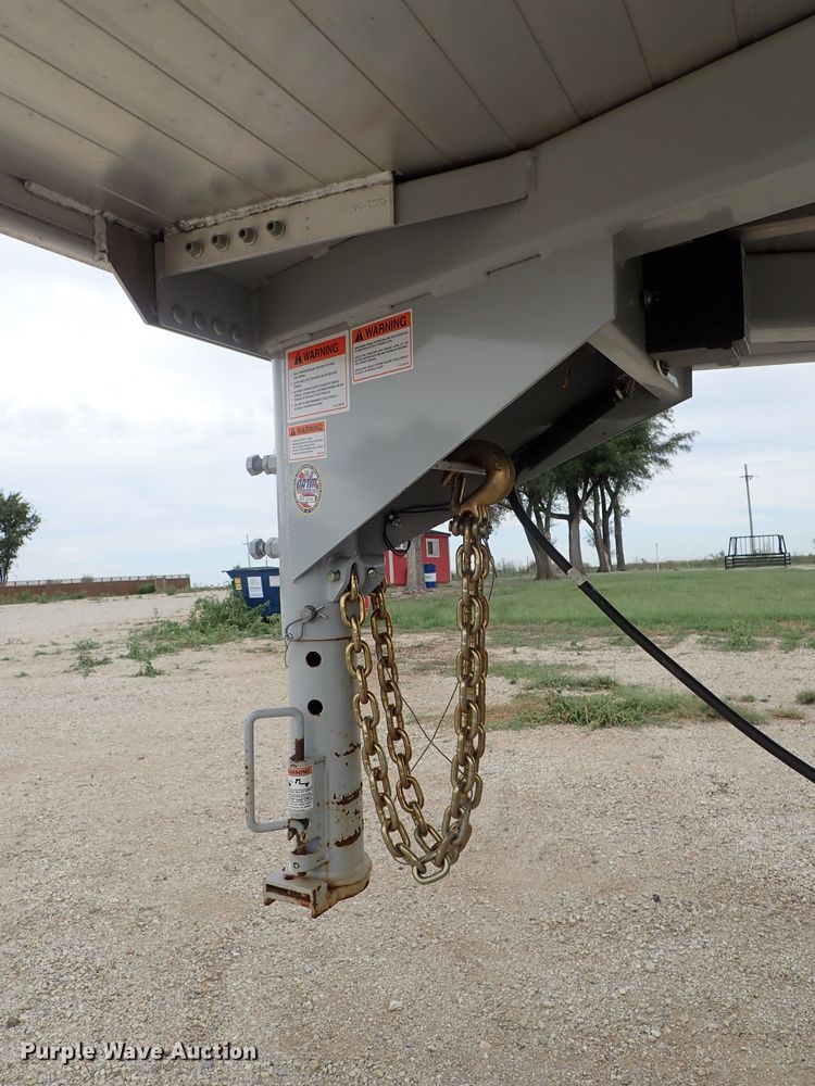 image for item DE1018 2016 Hillsboro Endura livestock trailer