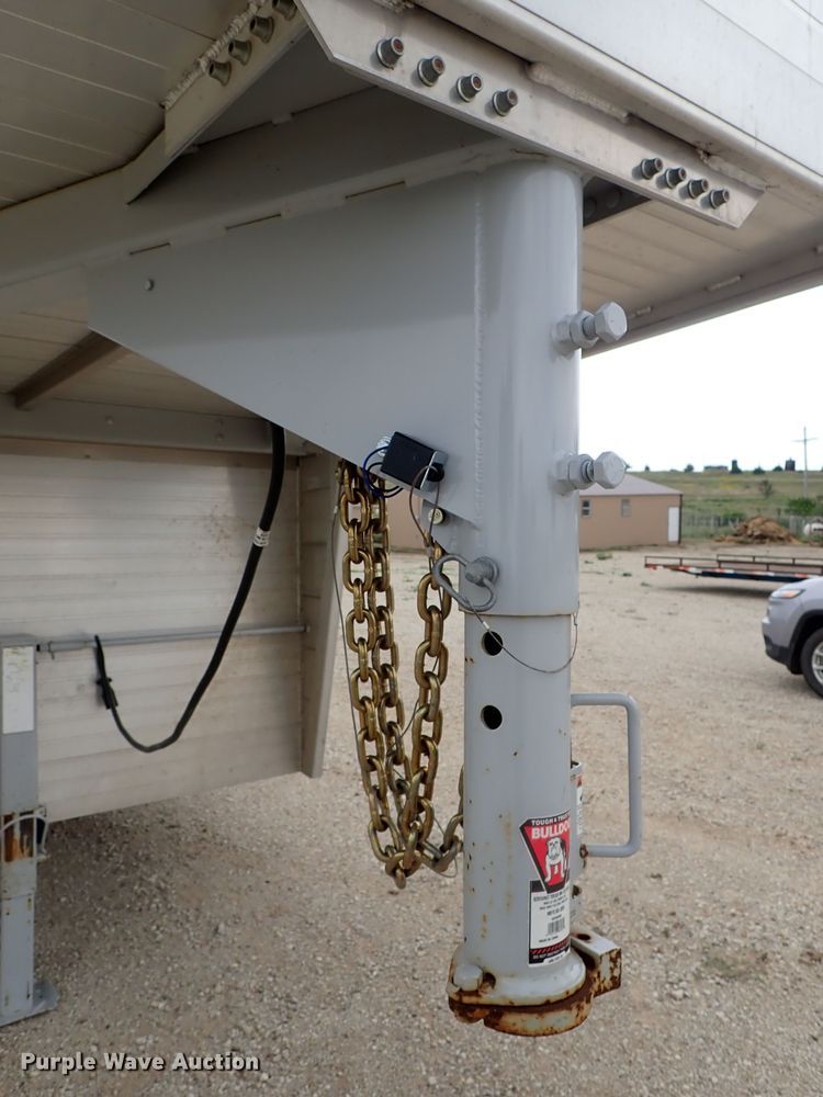 image for item DE1018 2016 Hillsboro Endura livestock trailer