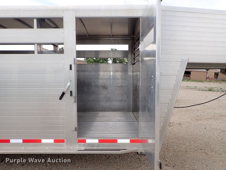 image for item DE1018 2016 Hillsboro Endura livestock trailer