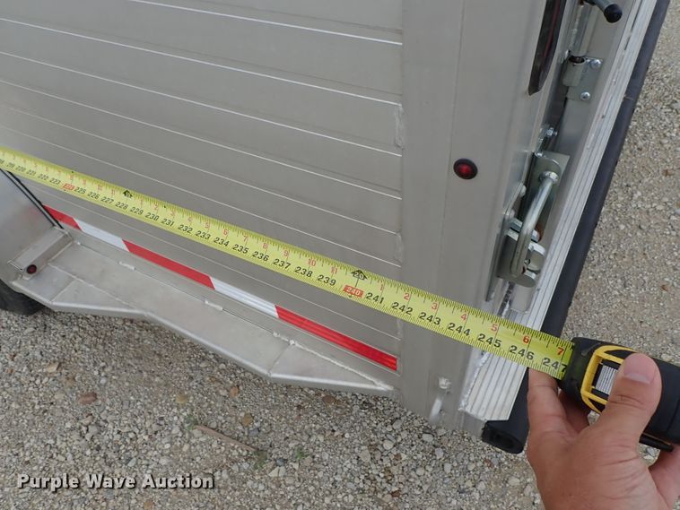 image for item DE1018 2016 Hillsboro Endura livestock trailer