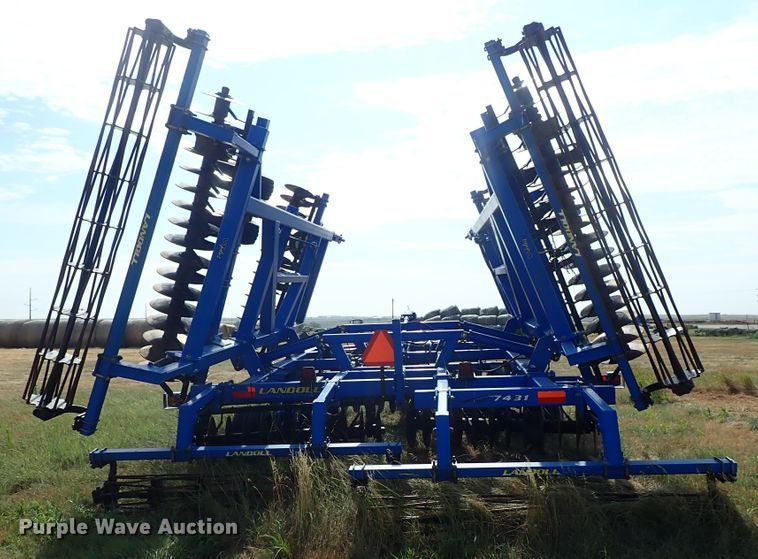 image for item DE5539 2010 Landoll 7431-33 vertical tillage