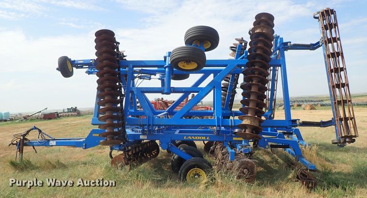 image for item DE5539 2010 Landoll 7431-33 vertical tillage