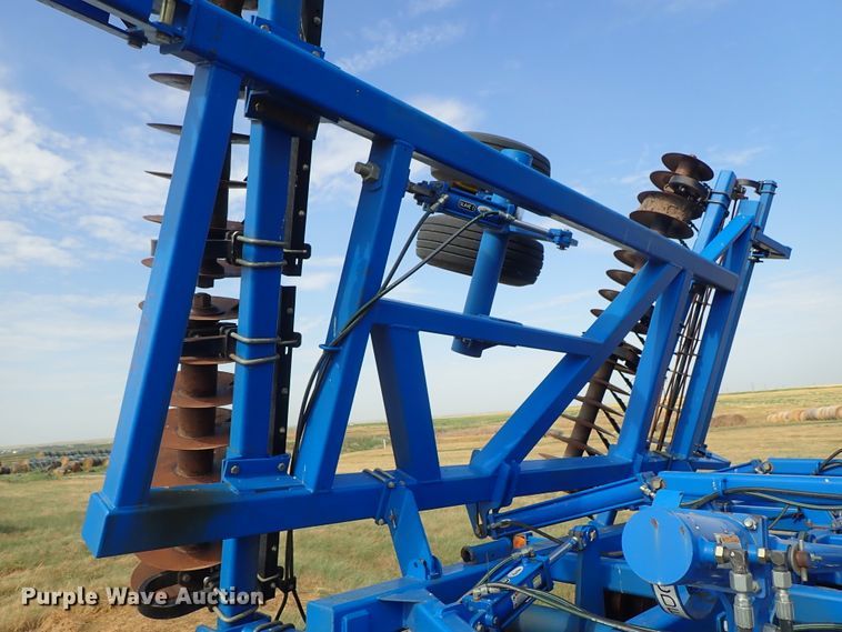 image for item DE5539 2010 Landoll 7431-33 vertical tillage