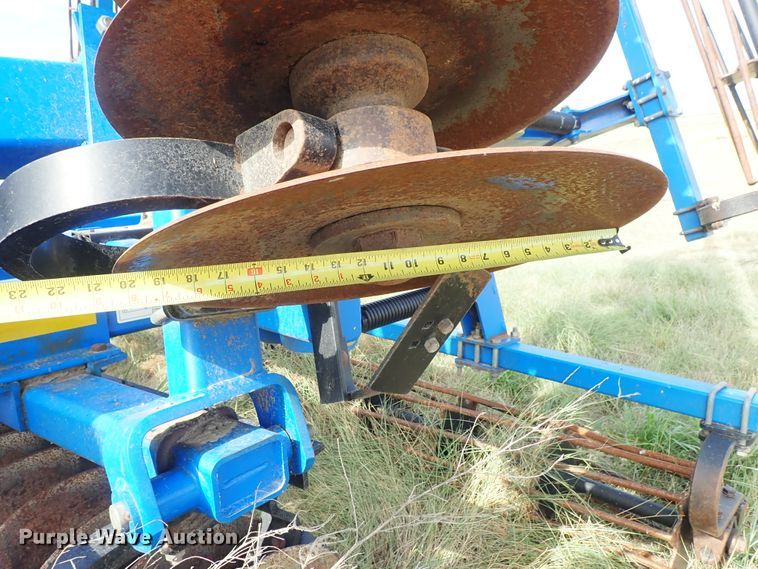 image for item DE5539 2010 Landoll 7431-33 vertical tillage