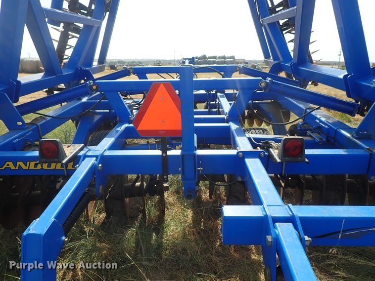 image for item DE5539 2010 Landoll 7431-33 vertical tillage