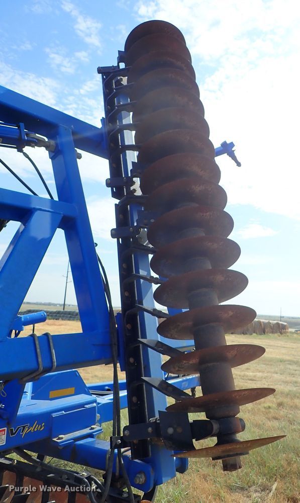 image for item DE5539 2010 Landoll 7431-33 vertical tillage