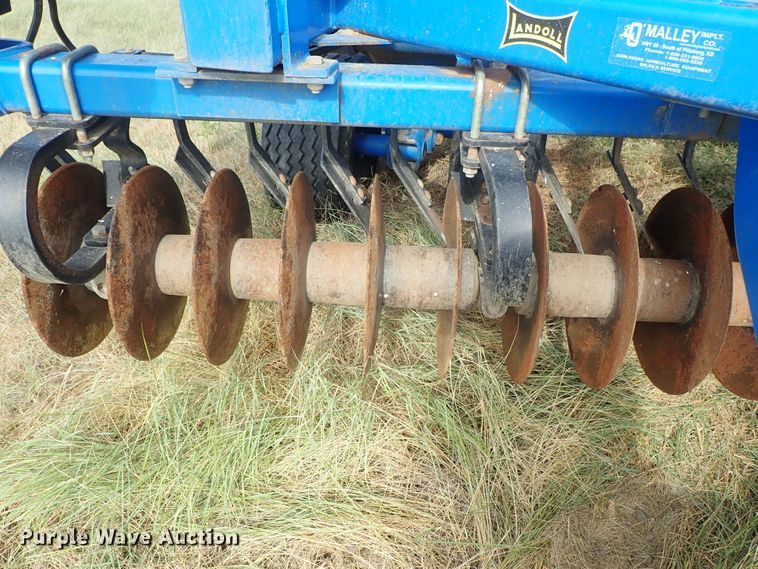 image for item DE5539 2010 Landoll 7431-33 vertical tillage