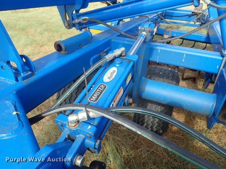 image for item DE5539 2010 Landoll 7431-33 vertical tillage