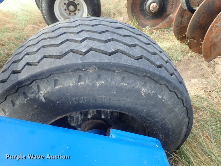 image for item DE5539 2010 Landoll 7431-33 vertical tillage