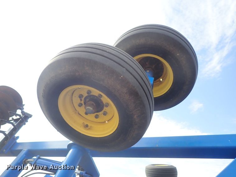 image for item DE5539 2010 Landoll 7431-33 vertical tillage