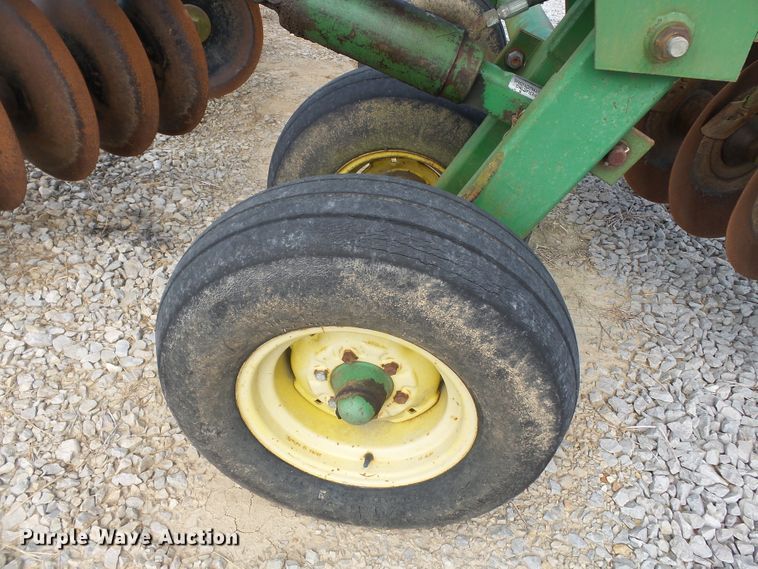 image for item DE7981 John Deere 650 tandem disk