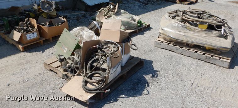 image for item DH2048 John Deere 1790 split row planter parts