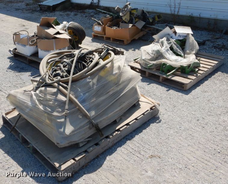 image for item DH2048 John Deere 1790 split row planter parts