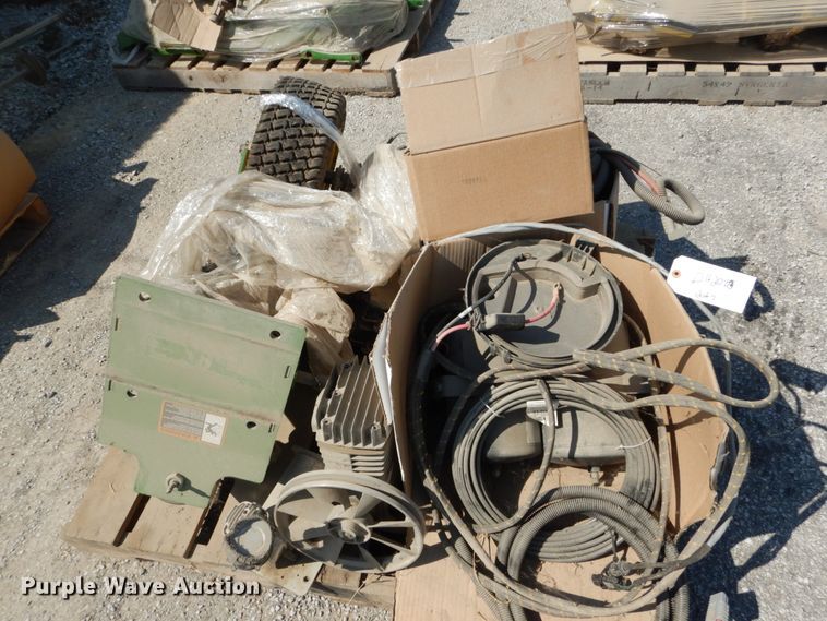 image for item DH2048 John Deere 1790 split row planter parts