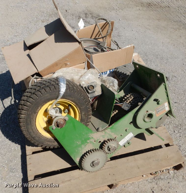 image for item DH2048 John Deere 1790 split row planter parts