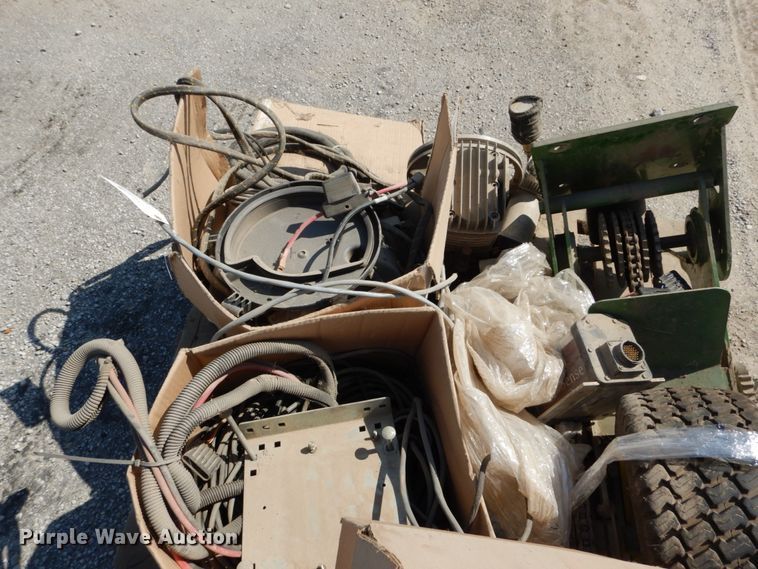 image for item DH2048 John Deere 1790 split row planter parts