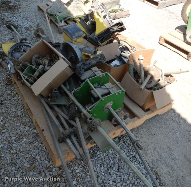 image for item DH2048 John Deere 1790 split row planter parts