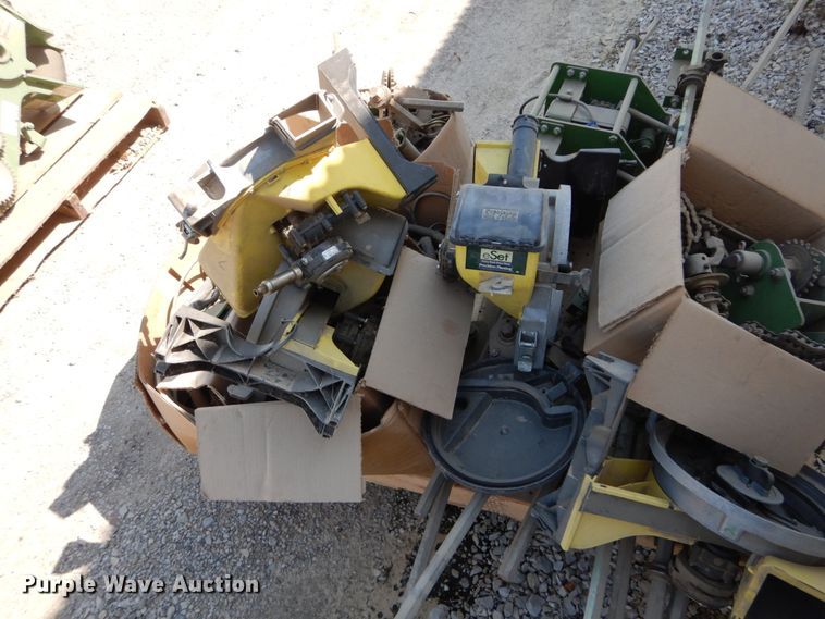 image for item DH2048 John Deere 1790 split row planter parts