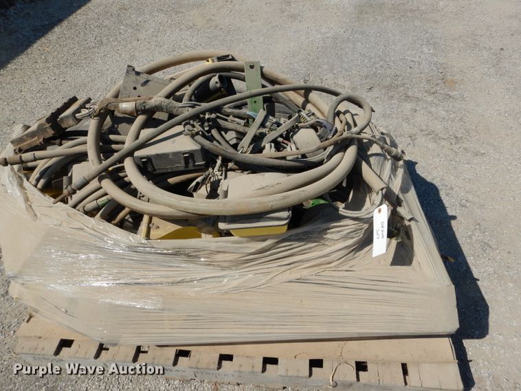 image for item DH2048 John Deere 1790 split row planter parts