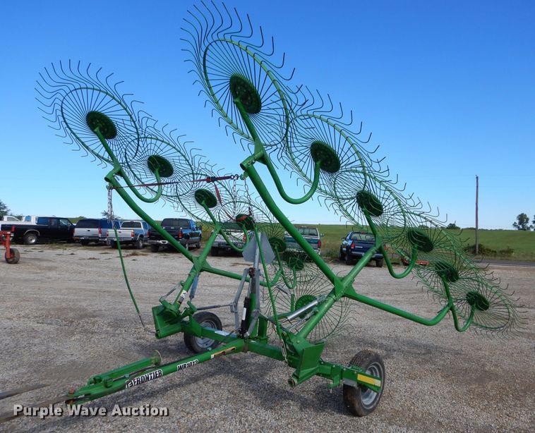 image for item DH2577 Frontier WR1012 hay rake