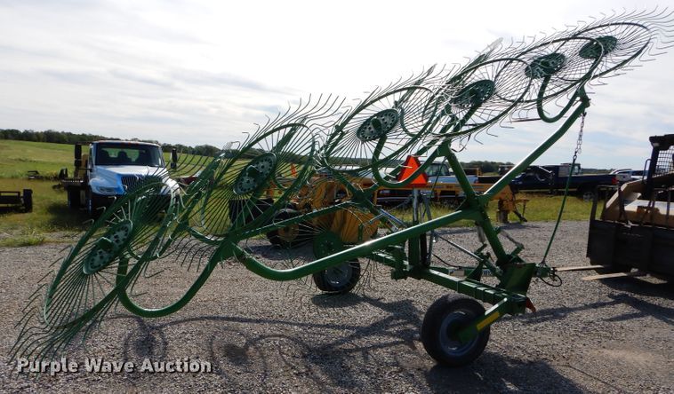 image for item DH2577 Frontier WR1012 hay rake