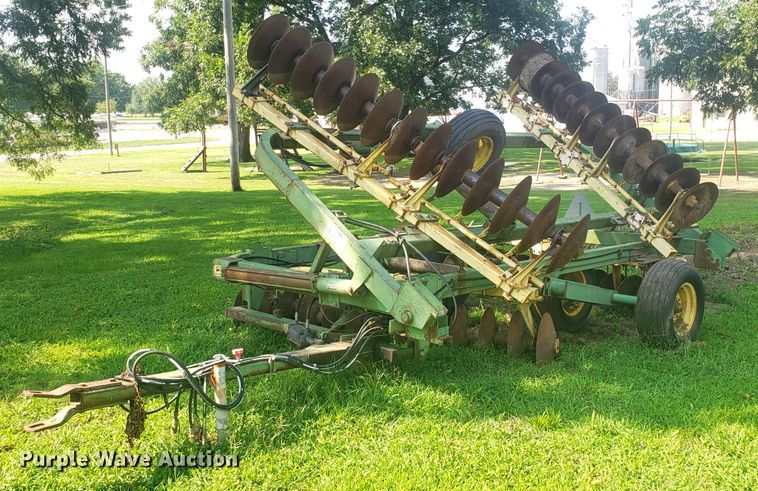 image for item DH2821 John Deere 220 disk