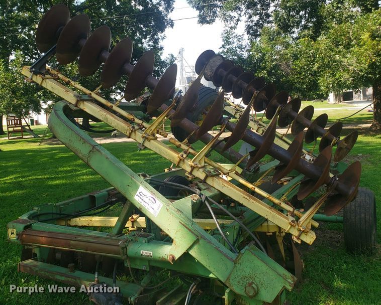 image for item DH2821 John Deere 220 disk