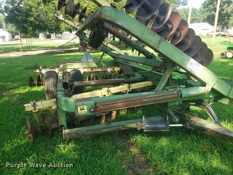 image for item DH2821 John Deere 220 disk
