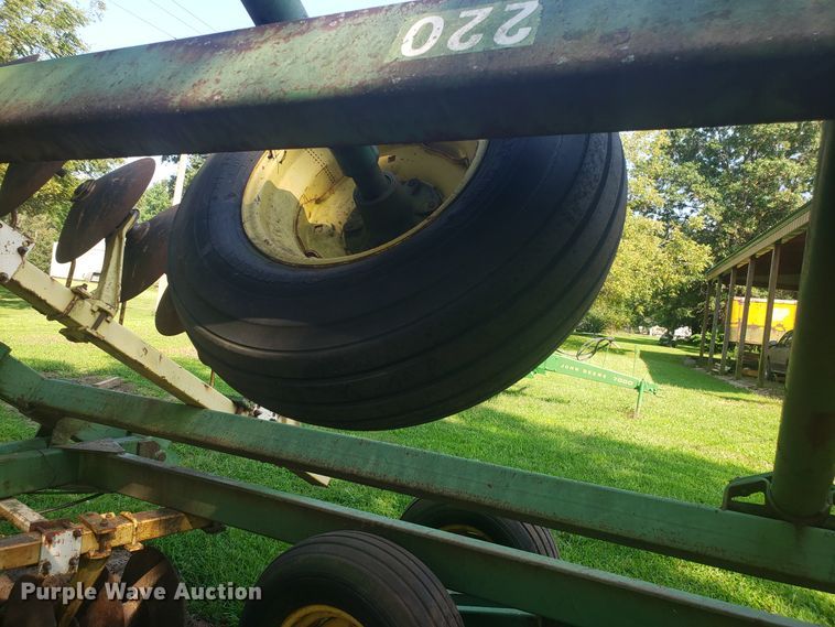 image for item DH2821 John Deere 220 disk