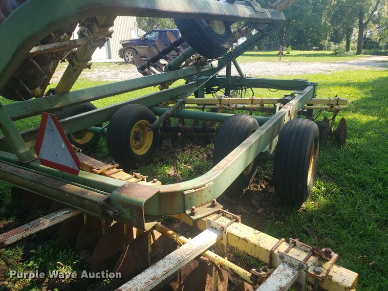 image for item DH2821 John Deere 220 disk