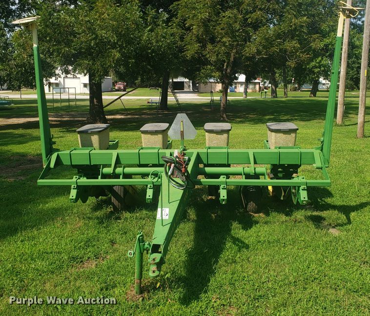 image for item DH2822 John Deere 7000 planter