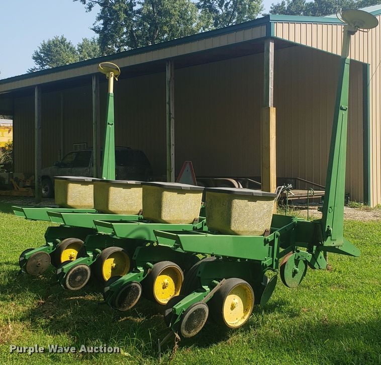 image for item DH2822 John Deere 7000 planter