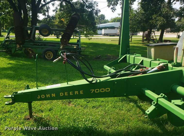 image for item DH2822 John Deere 7000 planter