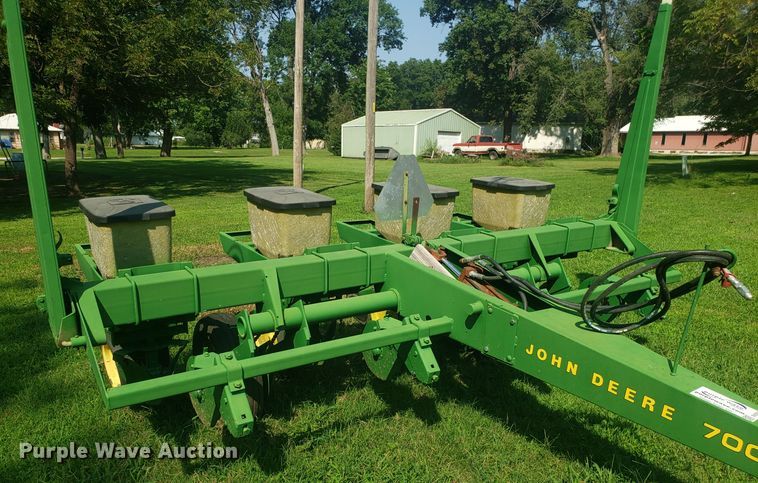 image for item DH2822 John Deere 7000 planter