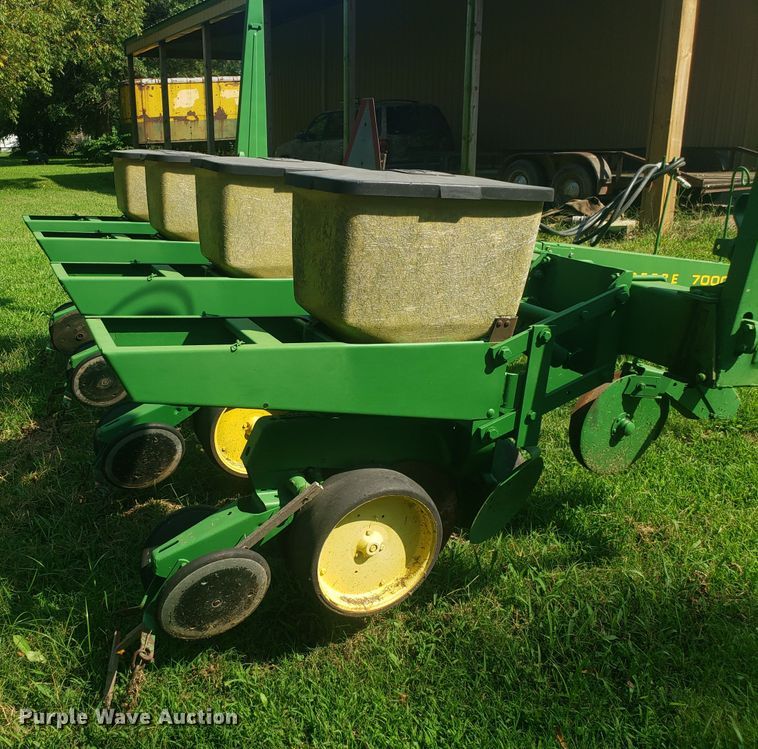 image for item DH2822 John Deere 7000 planter