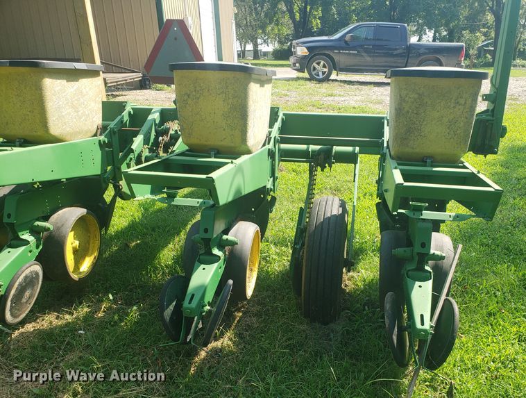 image for item DH2822 John Deere 7000 planter