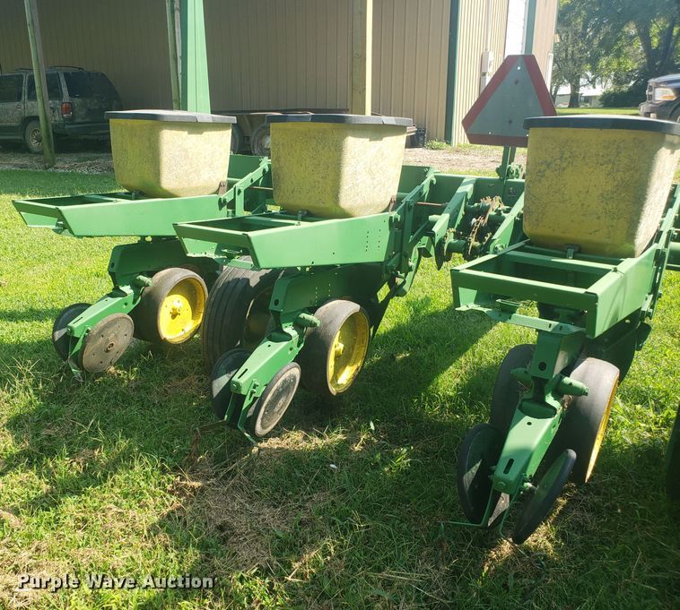 image for item DH2822 John Deere 7000 planter