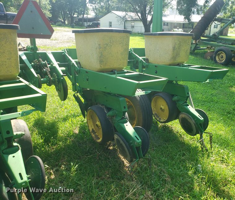 image for item DH2822 John Deere 7000 planter