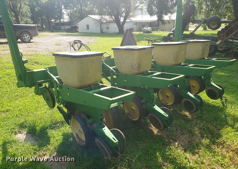 image for item DH2822 John Deere 7000 planter