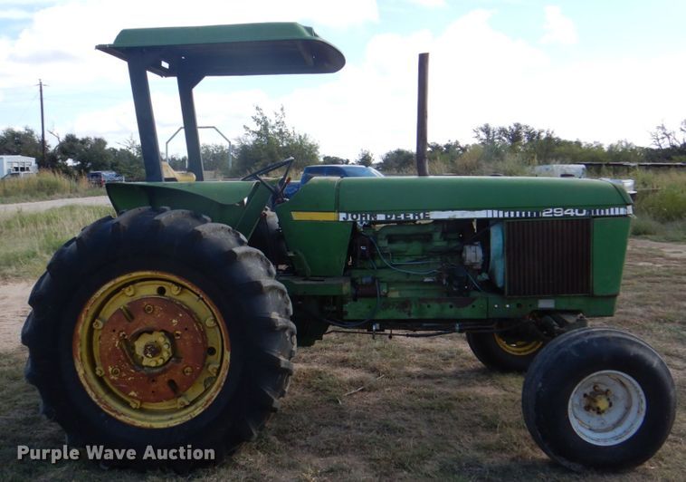 image for item DH5275 1980 John Deere 2940 tractor