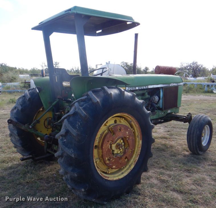 image for item DH5275 1980 John Deere 2940 tractor
